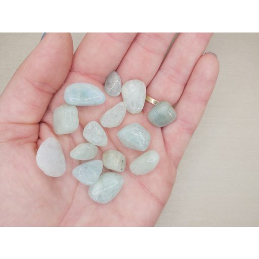 Akvamarin marokkő kis méretű véletlenszerű /világoskék/