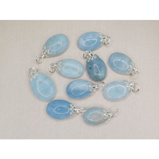 Akvamarin medál kaboson véletlenszerűen