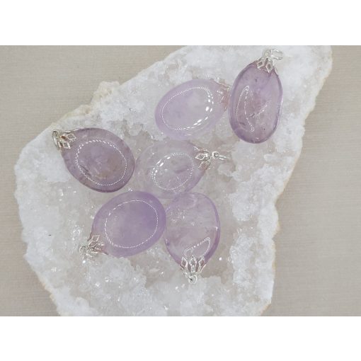 Ametiszt medál ovális világos véletlenszerű