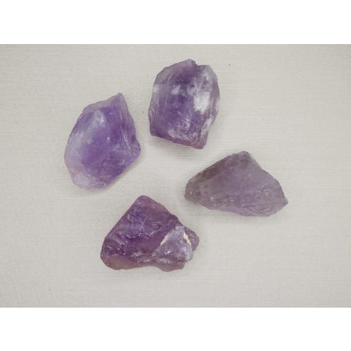 Ametiszt nyers marokkő véletlenszerűen