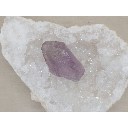 Ametiszt nyers marokkő 