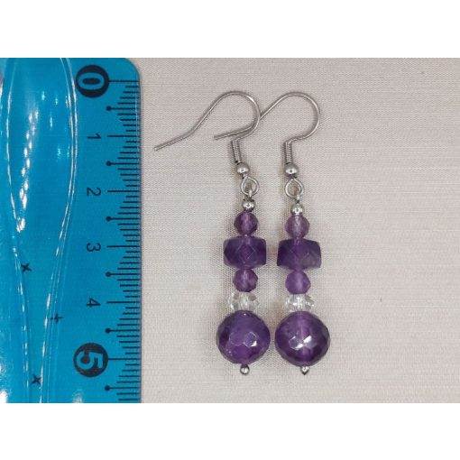 Ametiszt nyers kristályos kő véletlenszerűen