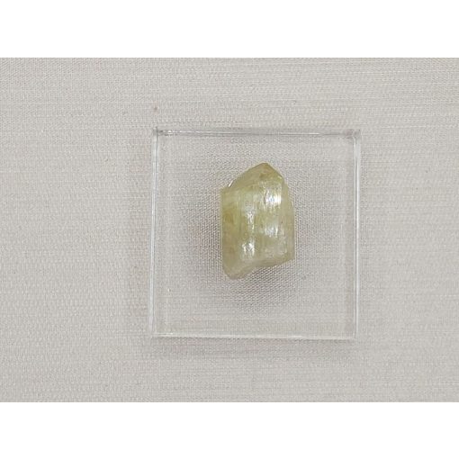 Apatit zöld nyers kristály kicsi 