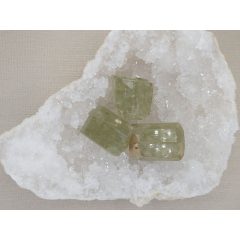 Apatit zöld nyers kristály nagy véletlenszerűen