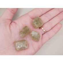 Apatit zöld nyers kristály nagy véletlenszerűen