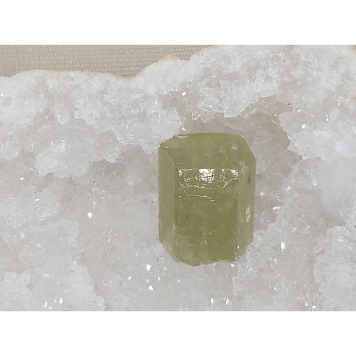 Apatit zöld nyers kristály nagy