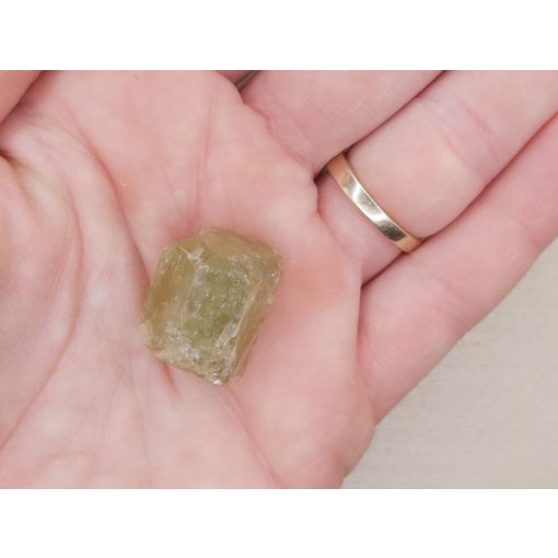 Apatit zöld nyers kristály nagy