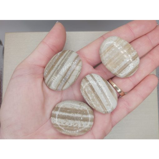 Aragonit lapos nagy marokkő véletlenszerű