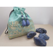 Dumortierit formadíszített fülbevaló