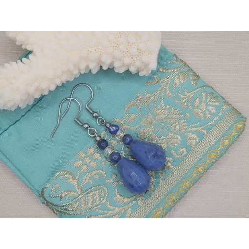 Dumortierit formadíszített fülbevaló