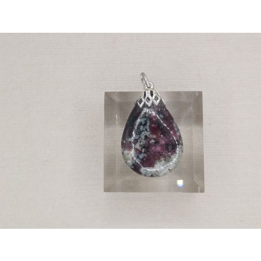 Eudialit medál kaboson