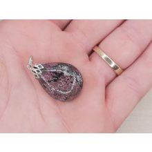 Eudialit medál kaboson