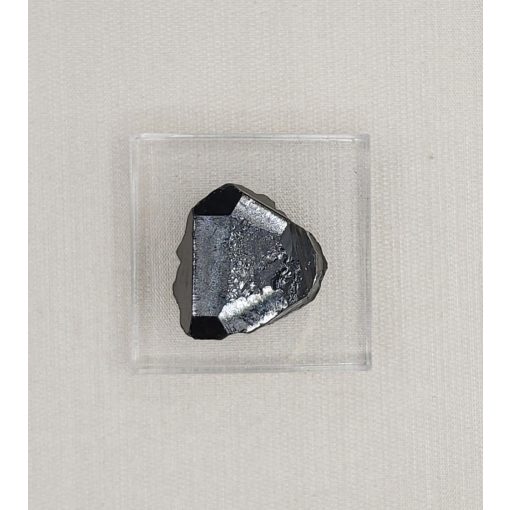 Fekete turmalin nyers kő