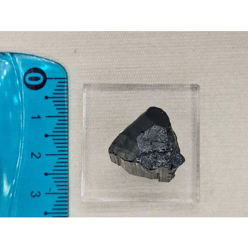 Fekete turmalin nyers kő