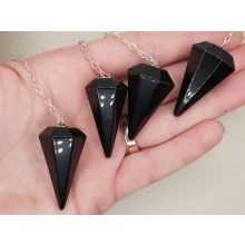 Fekete turmalin inga véletlenszerűen