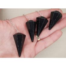 Fekete turmalin inga véletlenszerűen