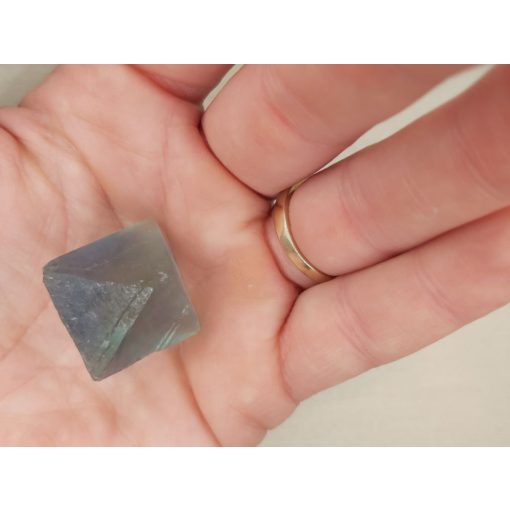 Fluorit nyers kő oktaéder