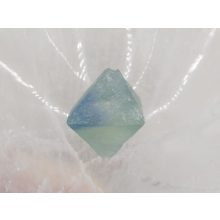 Fluorit nyers kő oktaéder