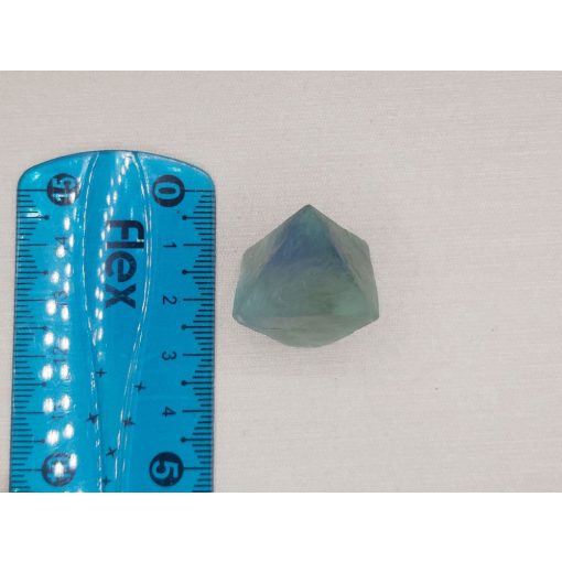 Fluorit nyers kő oktaéder