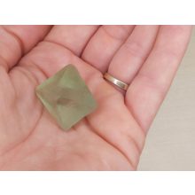 Fluorit nyers kő oktaéder