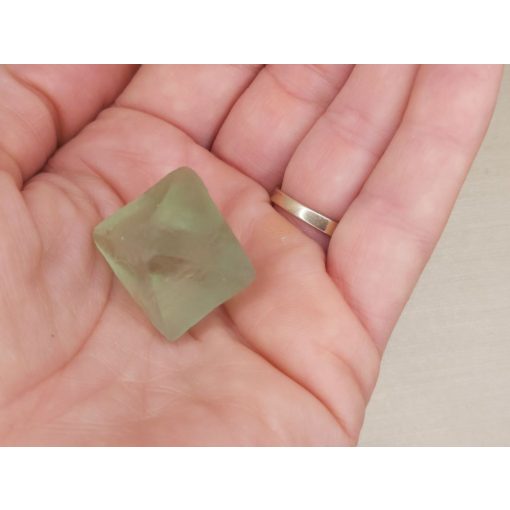 Fluorit nyers kő oktaéder