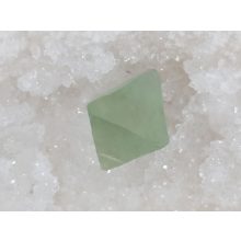 Fluorit nyers kő oktaéder