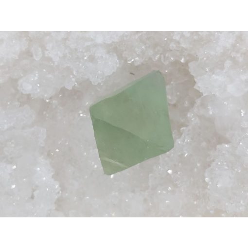 Fluorit nyers kő oktaéder