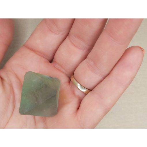 Fluorit nyers kő oktaéder