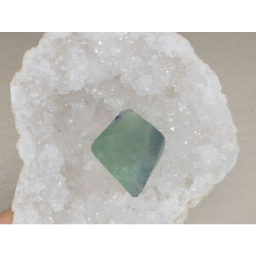 Fluorit nyers kő oktaéder