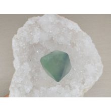 Fluorit nyers kő oktaéder