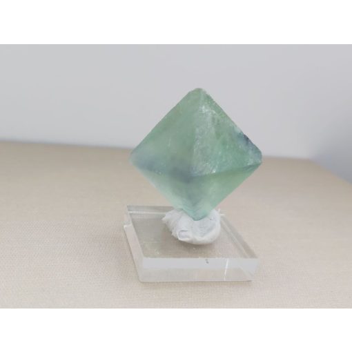 Fluorit nyers kő oktaéder