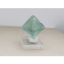 Fluorit nyers kő oktaéder