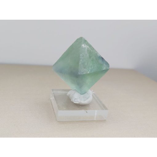 Fluorit nyers kő oktaéder