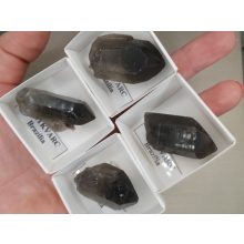 Füstkvarc nyes kő csúcs véletlenszerűen