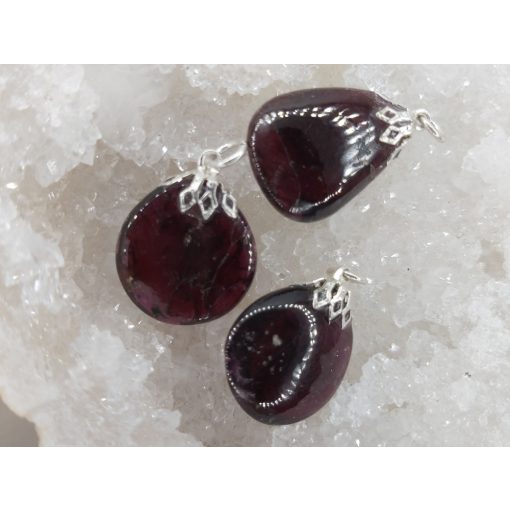 Gránát medál véletlenszerűen