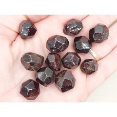 Gránát marokkő sokszögletű véletlenszerűen