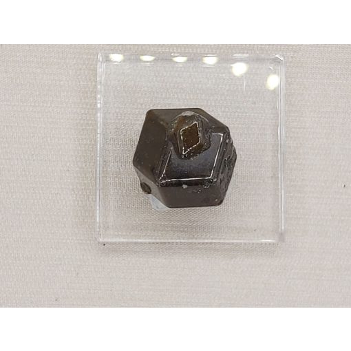 Glosszulár felcsiszolt rondodekaéder