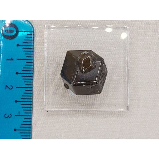 Glosszulár felcsiszolt rondodekaéder