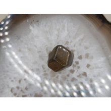 Glosszulár felcsiszolt rondodekaéder