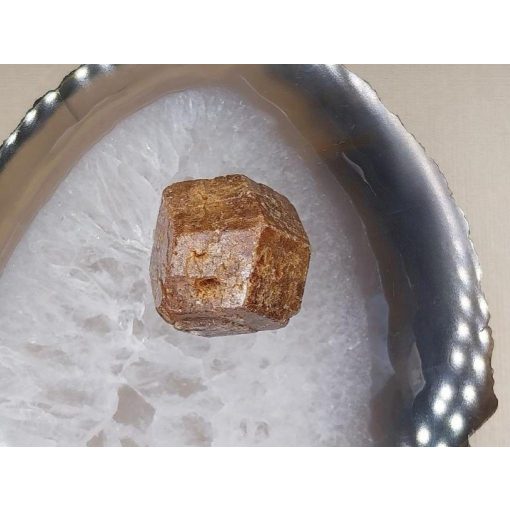 Glosszulár nyers rondodekaéder