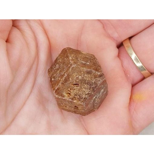 Glosszulár nyers rondodekaéder