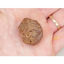 Glosszulár nyers rondodekaéder