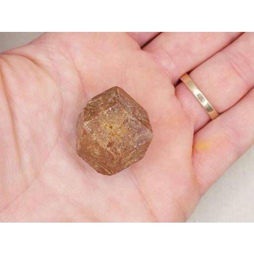 Glosszulár nyers rondodekaéder