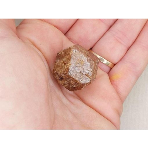 Glosszulár nyers rondodekaéder