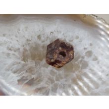 Glosszulár nyers rondodekaéder