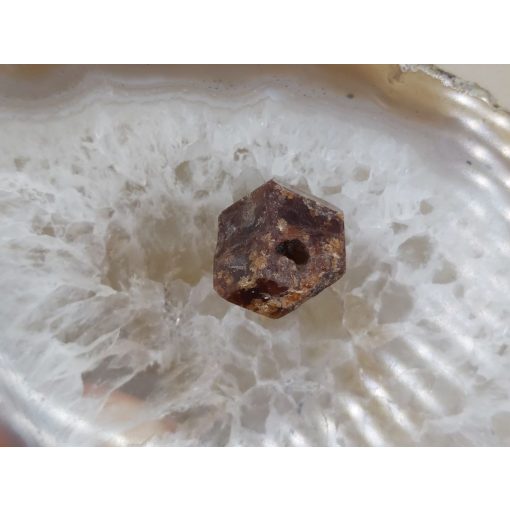 Glosszulár nyers rondodekaéder