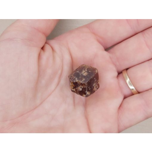 Glosszulár nyers rondodekaéder