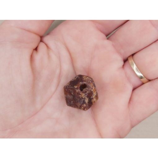 Glosszulár nyers rondodekaéder