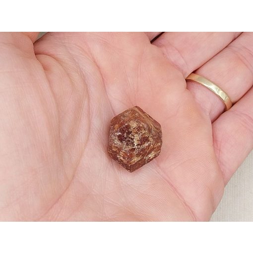 Glosszulár nyers rondodekaéder