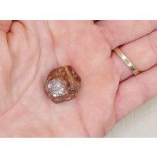 Glosszulár nyers rondodekaéder